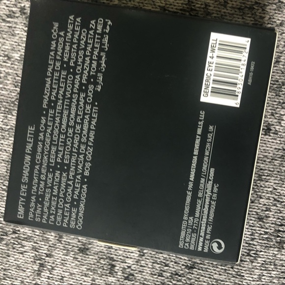 ABH Magnetic Palette with 7 Shadows and Quad - Picture 3 of 3